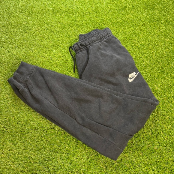 Nike Black Joggers with Relaxed Fit‎ - Picture 1 of 5